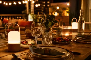 Comment bien éclairer sa terrasse pour manger dehors en été ?