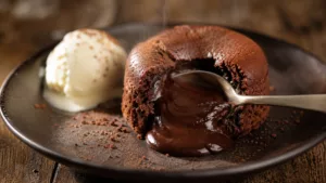 Le fondant au chocolat ultra coulant qui fait craquer tout le monde dès la première cuillère 2 Le fondant au chocolat ultra coulant qui fait craquer tout le monde dès la première cuillère