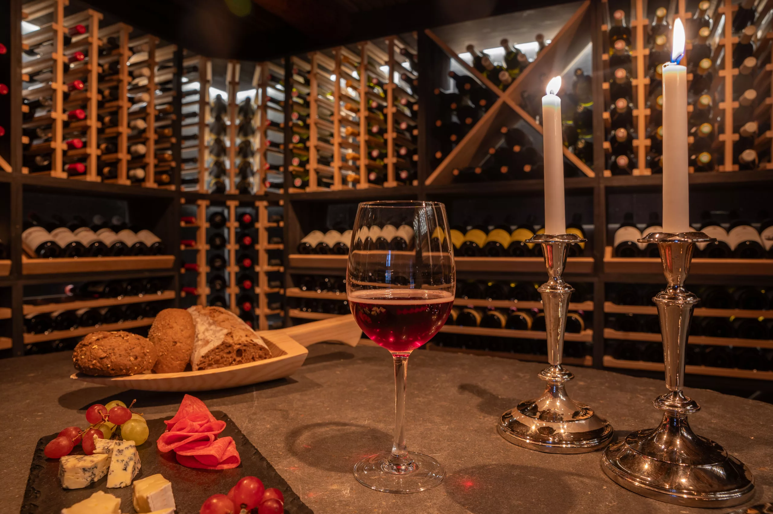 Pourquoi la bonne température du vin change l’équilibre des accords entre vin et fromage